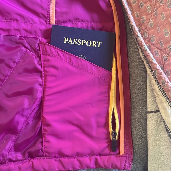 Eddie Bauer Travex Lightweight Vest - Picture 11 of 14